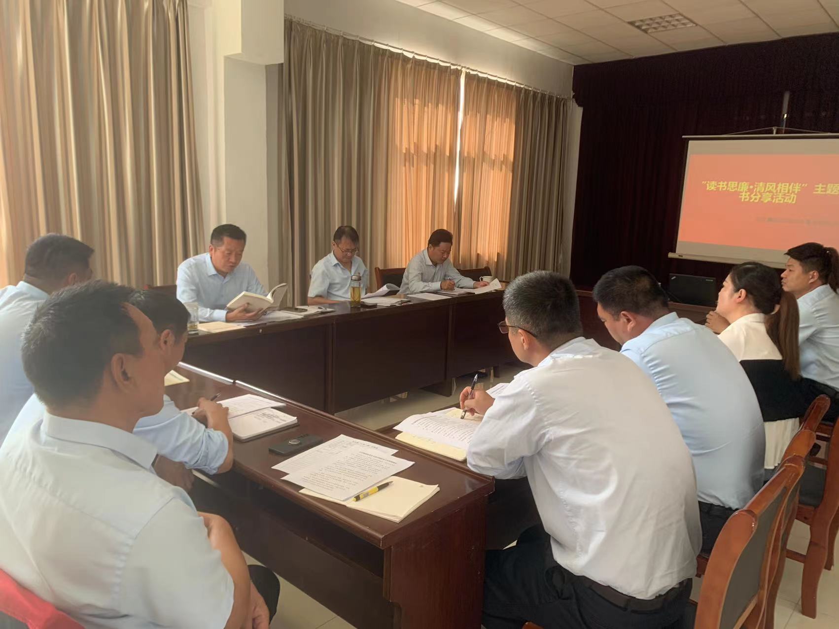 公交集團機務技術事業(yè)部開展“讀書思廉·清風相伴”主題讀書會活動