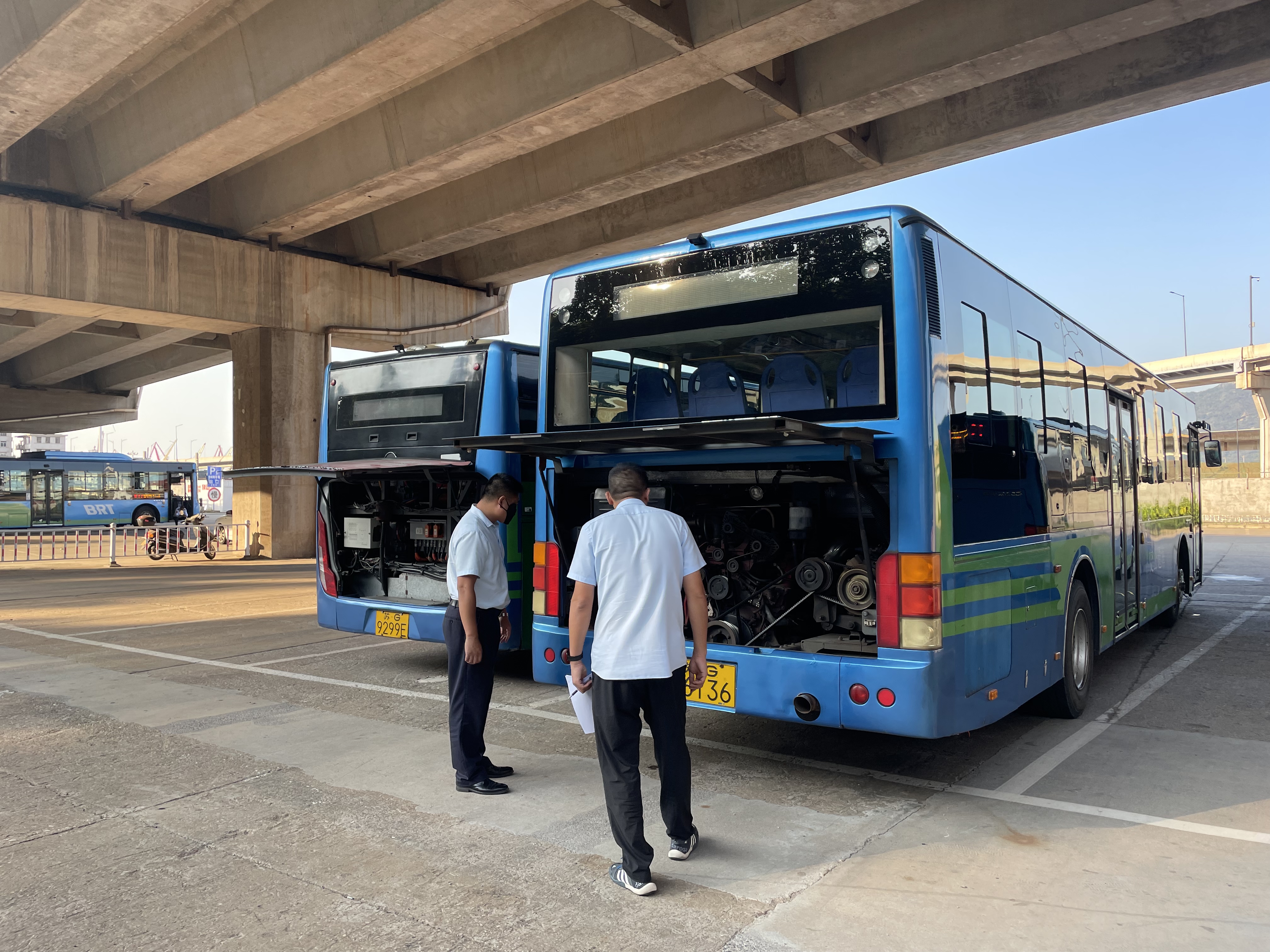 公交集團(tuán)公交事業(yè)二部開展國慶節(jié)前機(jī)務(wù)專項(xiàng)大檢查