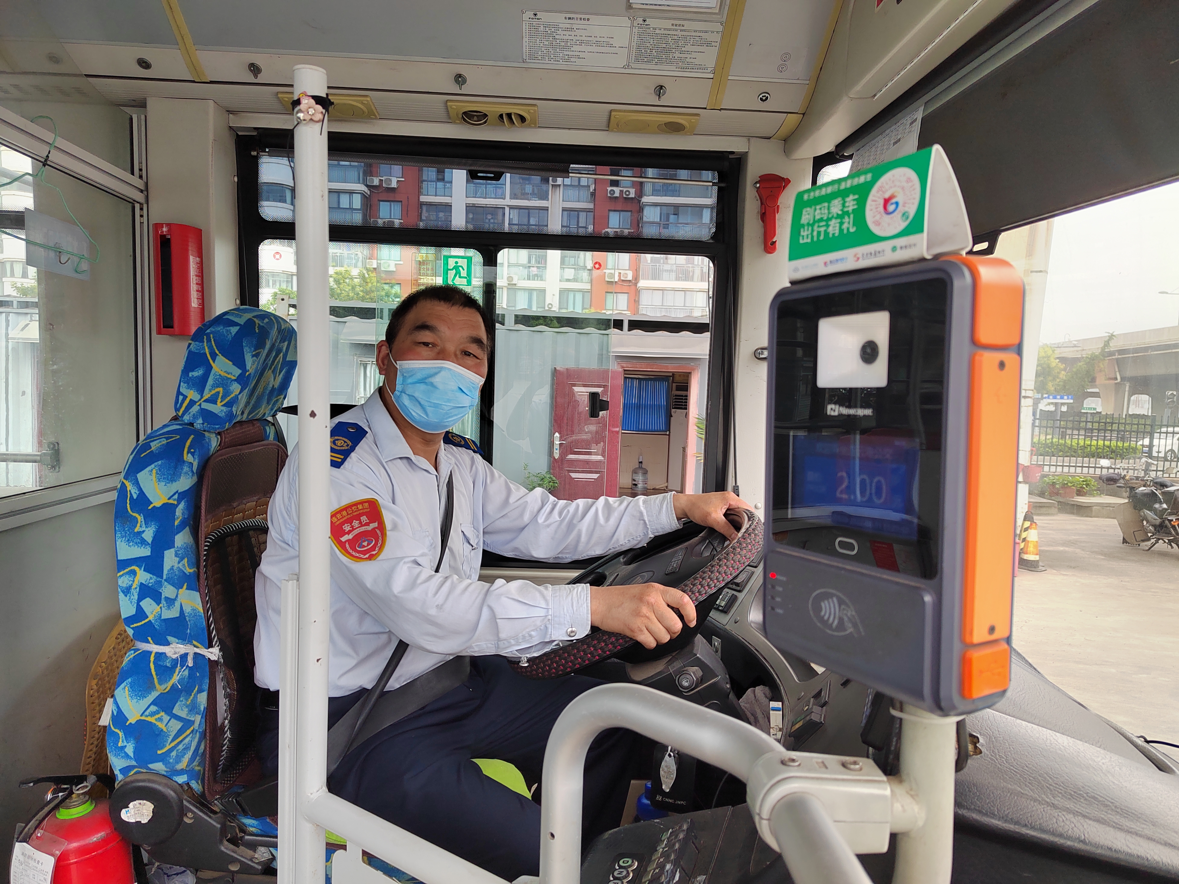 公交集團(tuán)公交事業(yè)二部35路駕駛員顧漢敏及時(shí)歸還乘客丟失的手機(jī)