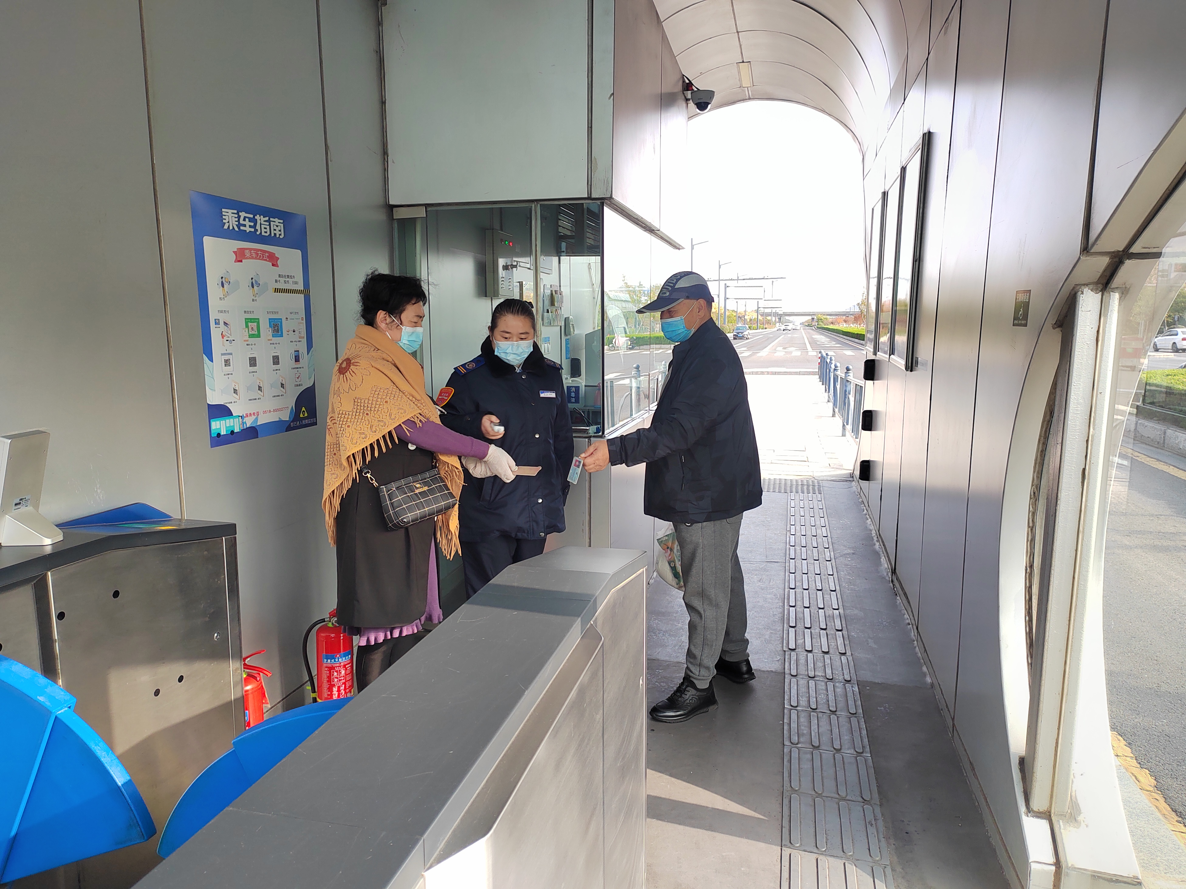 快速公交事業部站務員趙瑩幫助乘客找回丟失的手機獲感謝