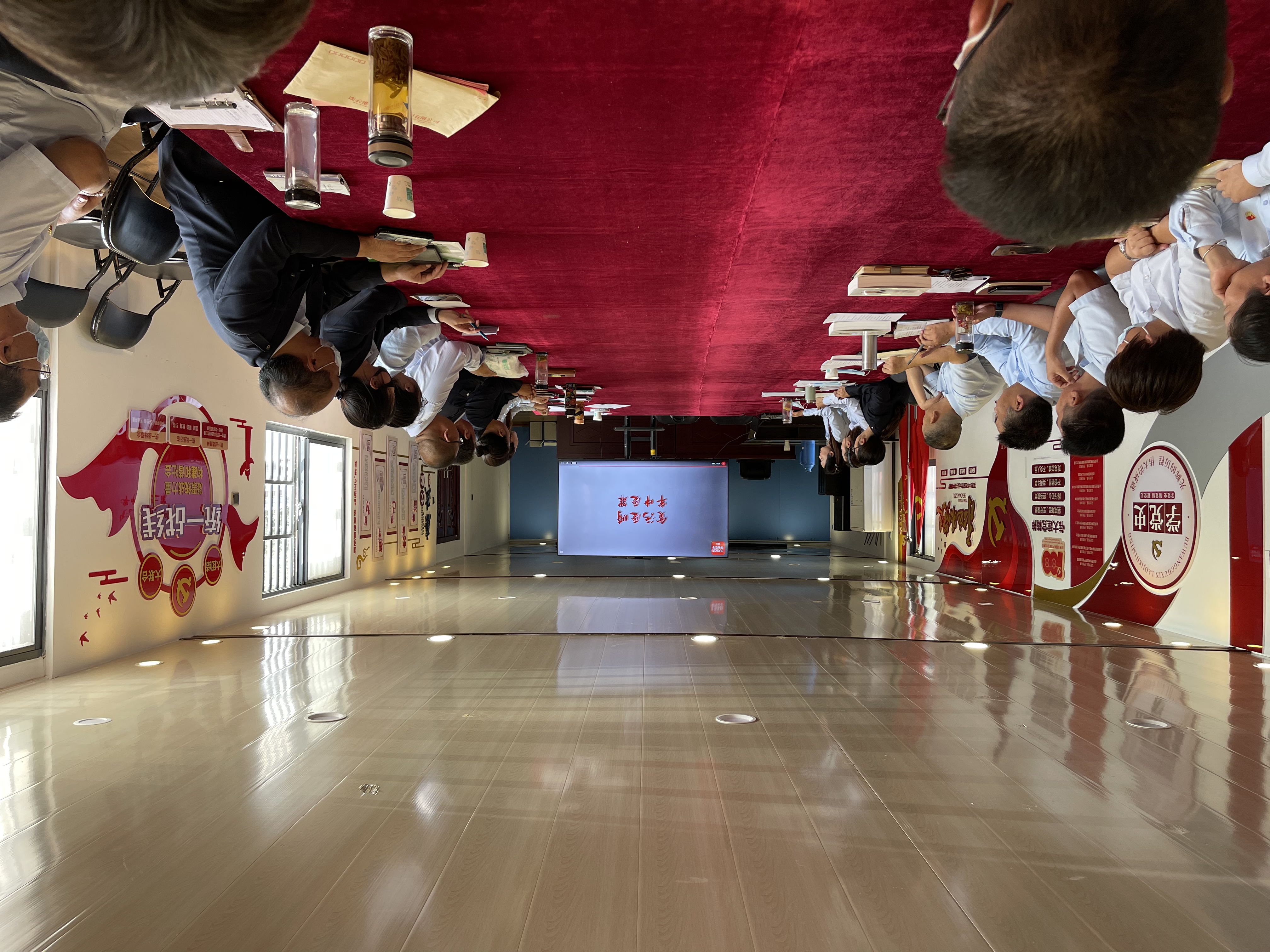 公交集團公交事業一部黨支部組織觀看清廉中國微視頻