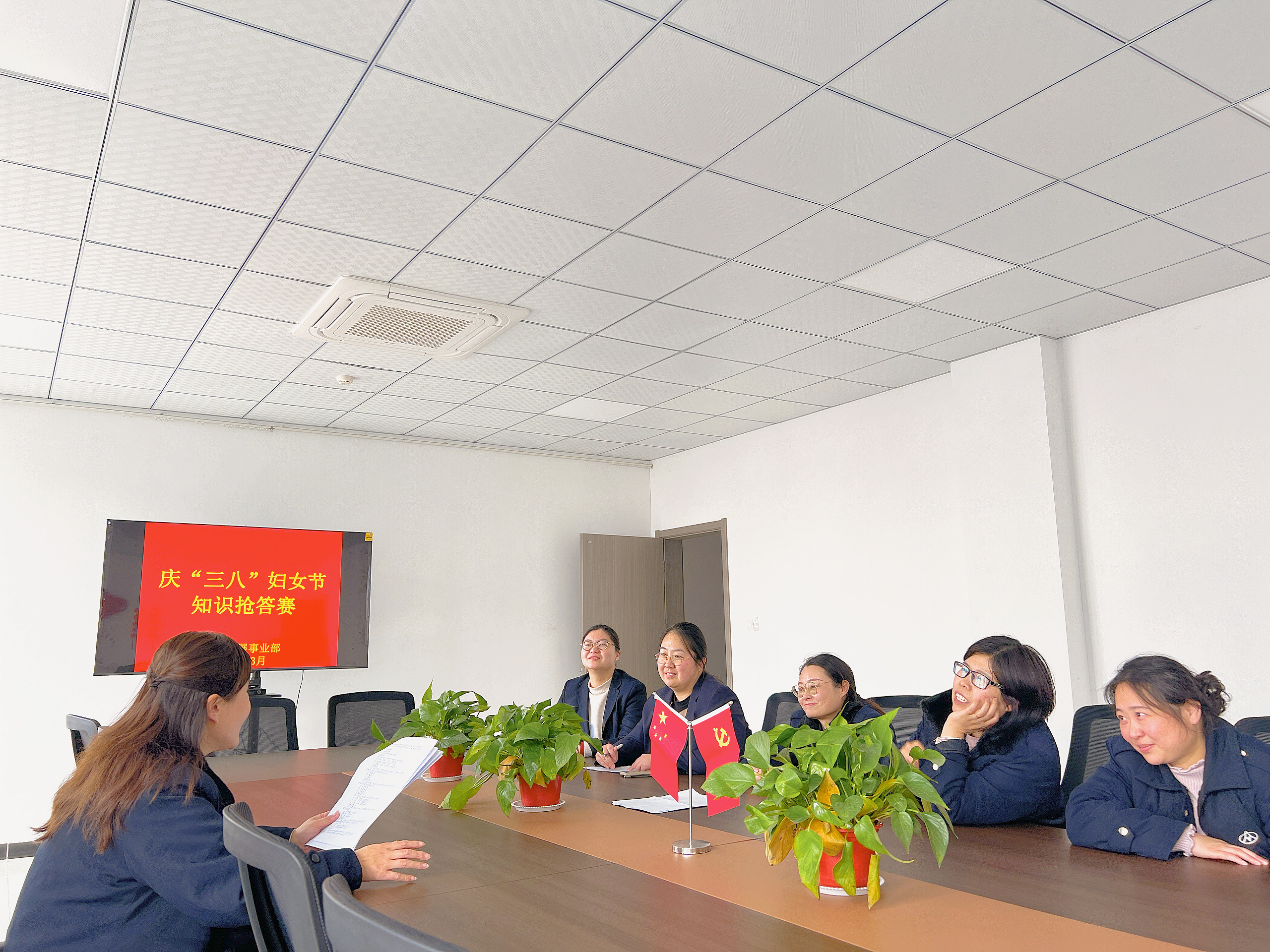 公交集團經營發展事業部開展“三八節” 活動