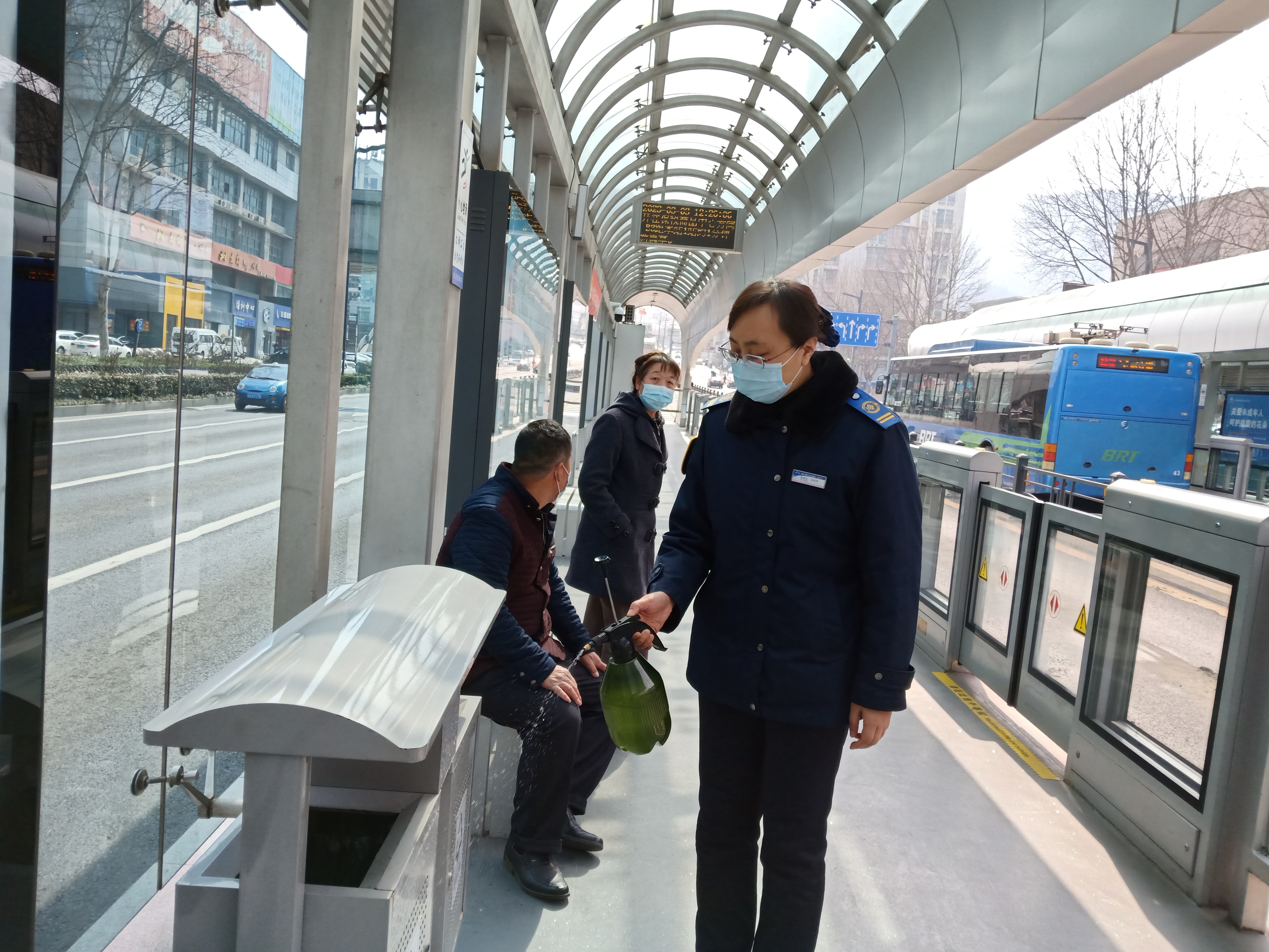 快速公交事業(yè)部站務員徐國紅 暖心服務獲乘客感謝