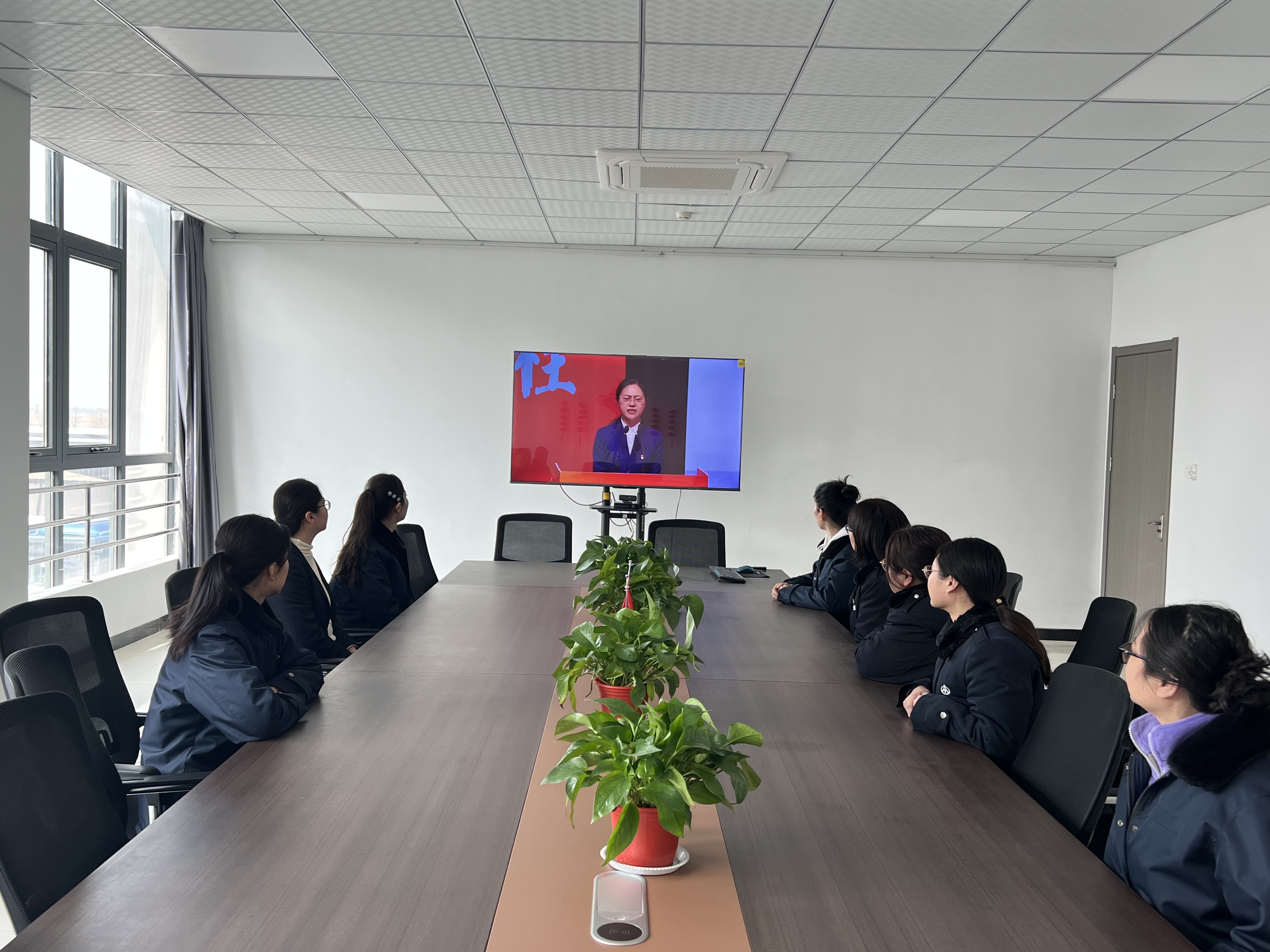 經營發展事業部組織女職工觀看巾幗勞模工匠宣講專題片