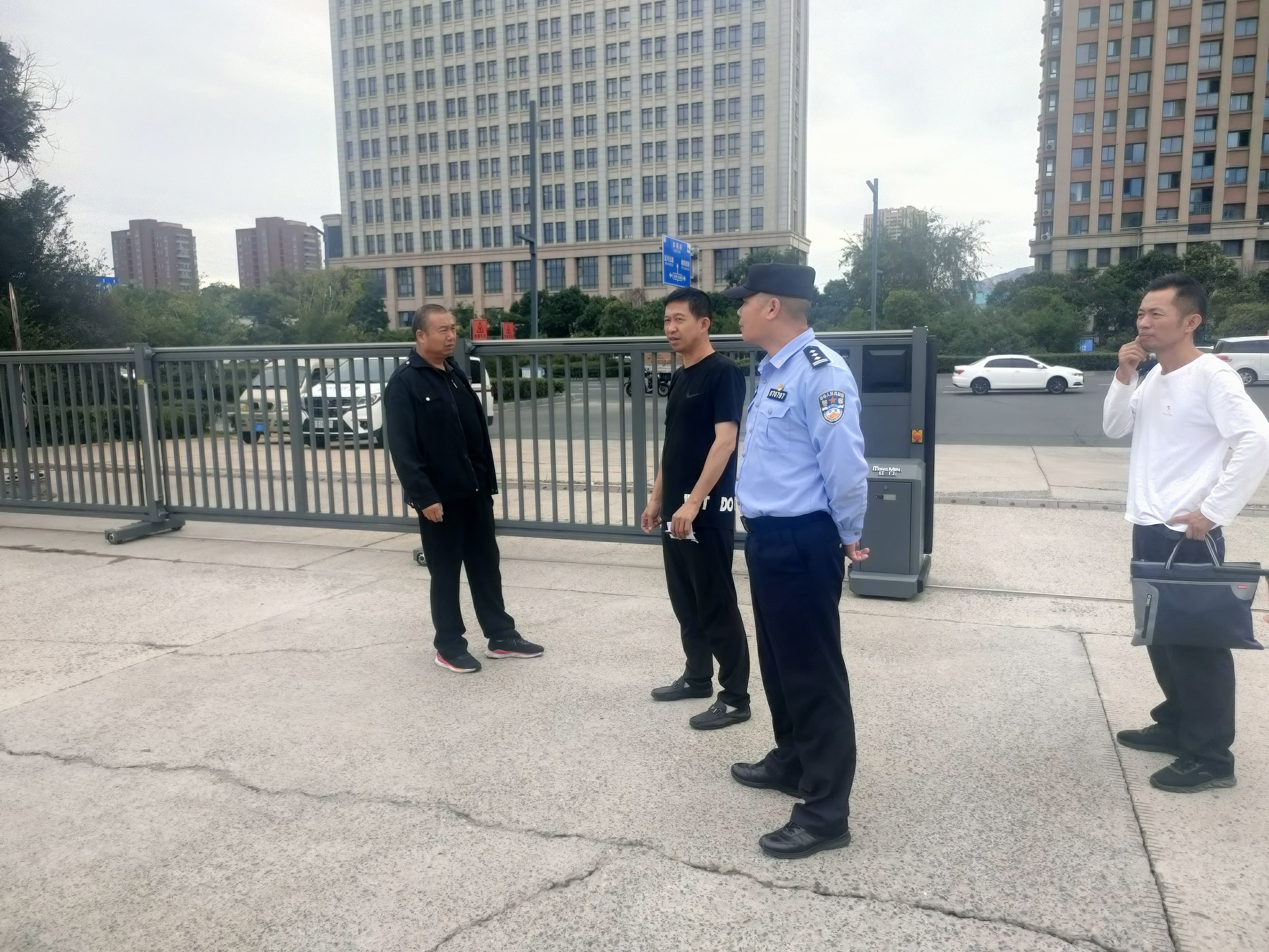 公交集團(tuán)與公交分局聯(lián)動(dòng)開展“綠色出行 美好生活