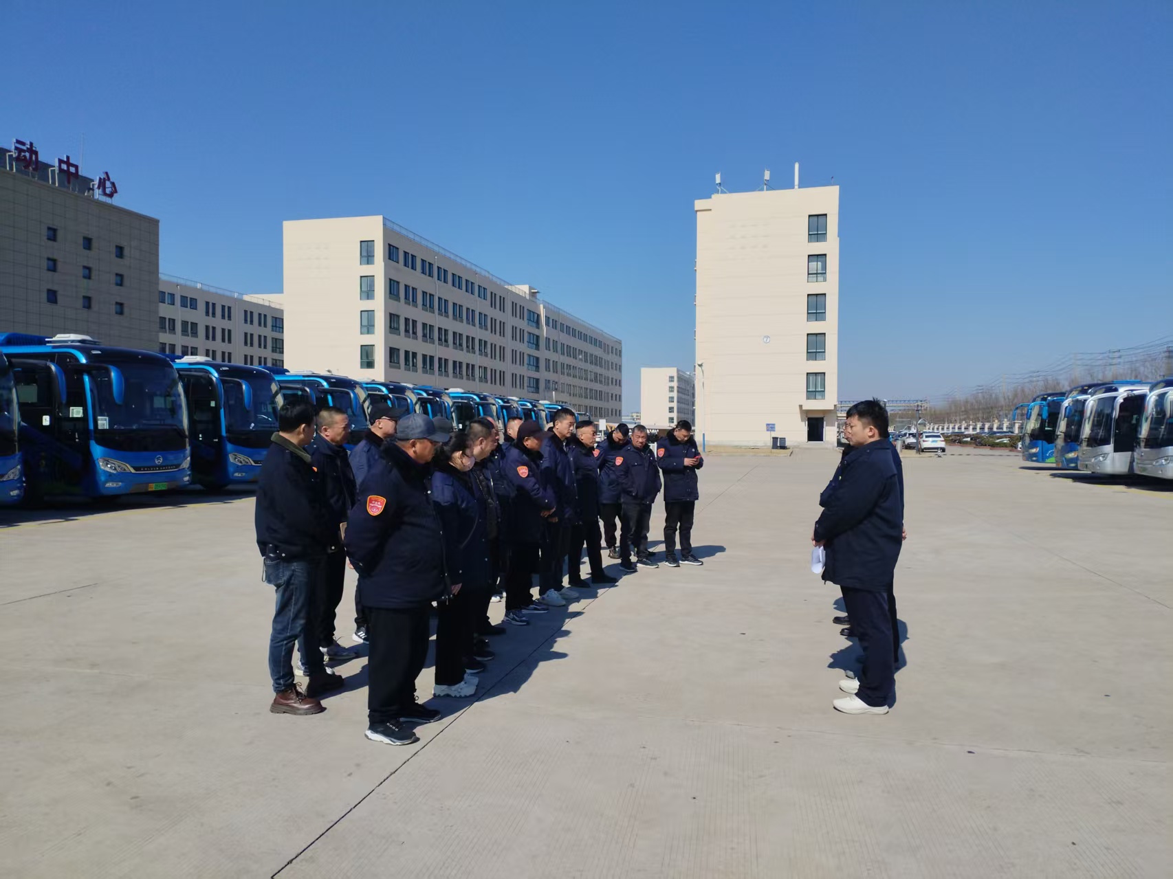 佳連公交召開安全合格班組推進交流會議