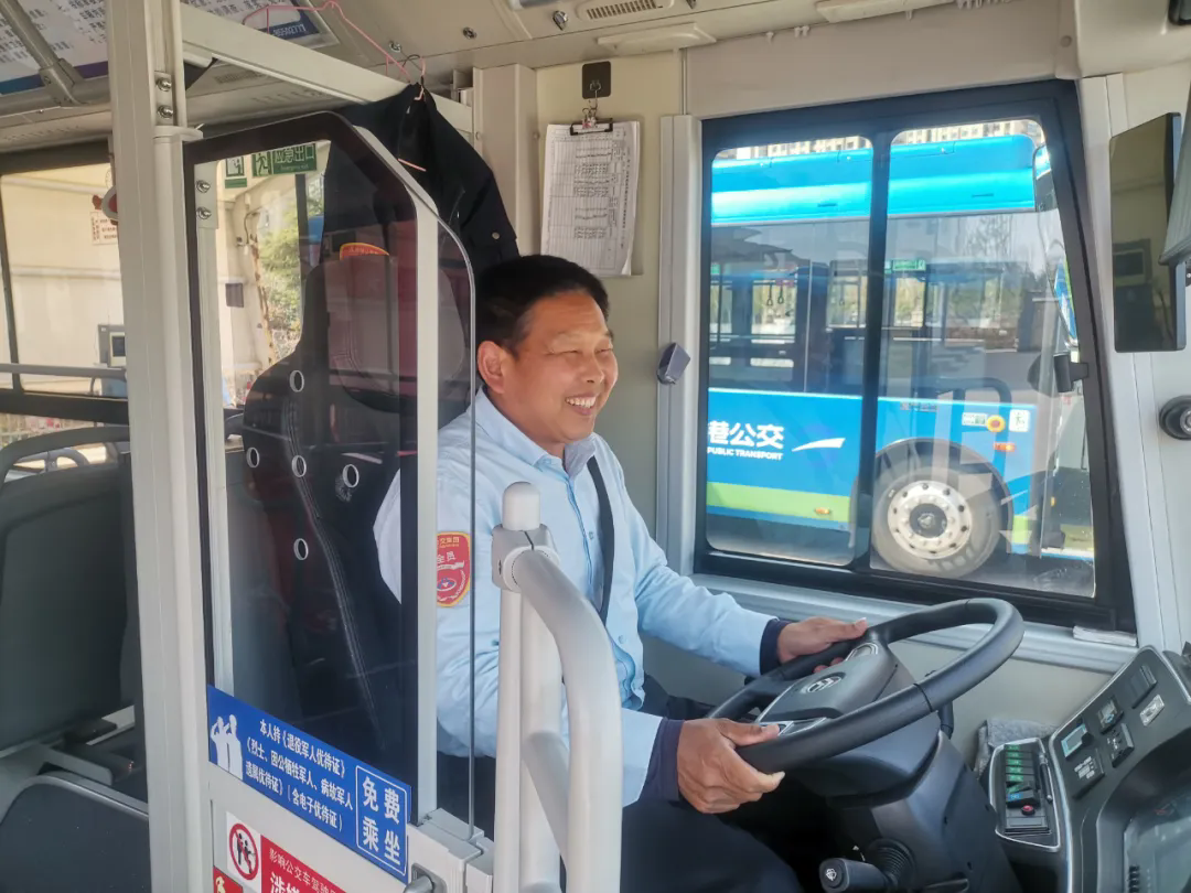 公交集團快速公交公司B20線線路長陸啟正——在平凡中堅守初心 于細微處彰顯卓越