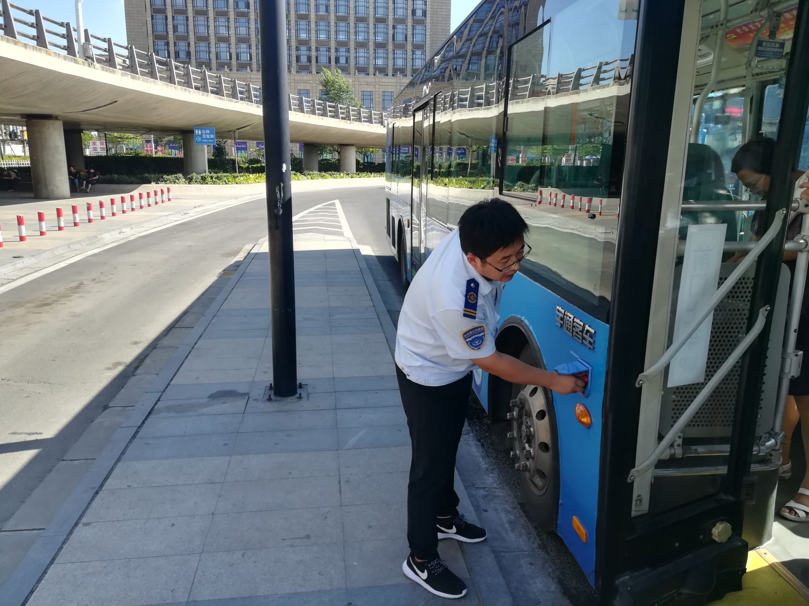 公交集團東部公司開展上路上線安全檢查