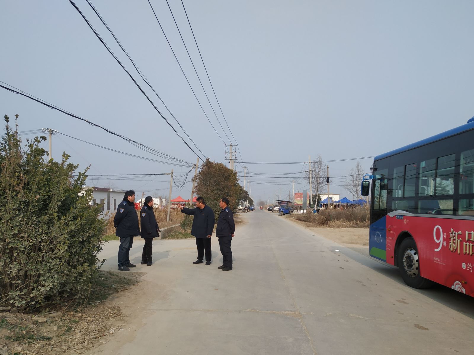 公交集團(tuán)公交事業(yè)二部開展鳳凰村專線實(shí)地調(diào)研 保安全行車