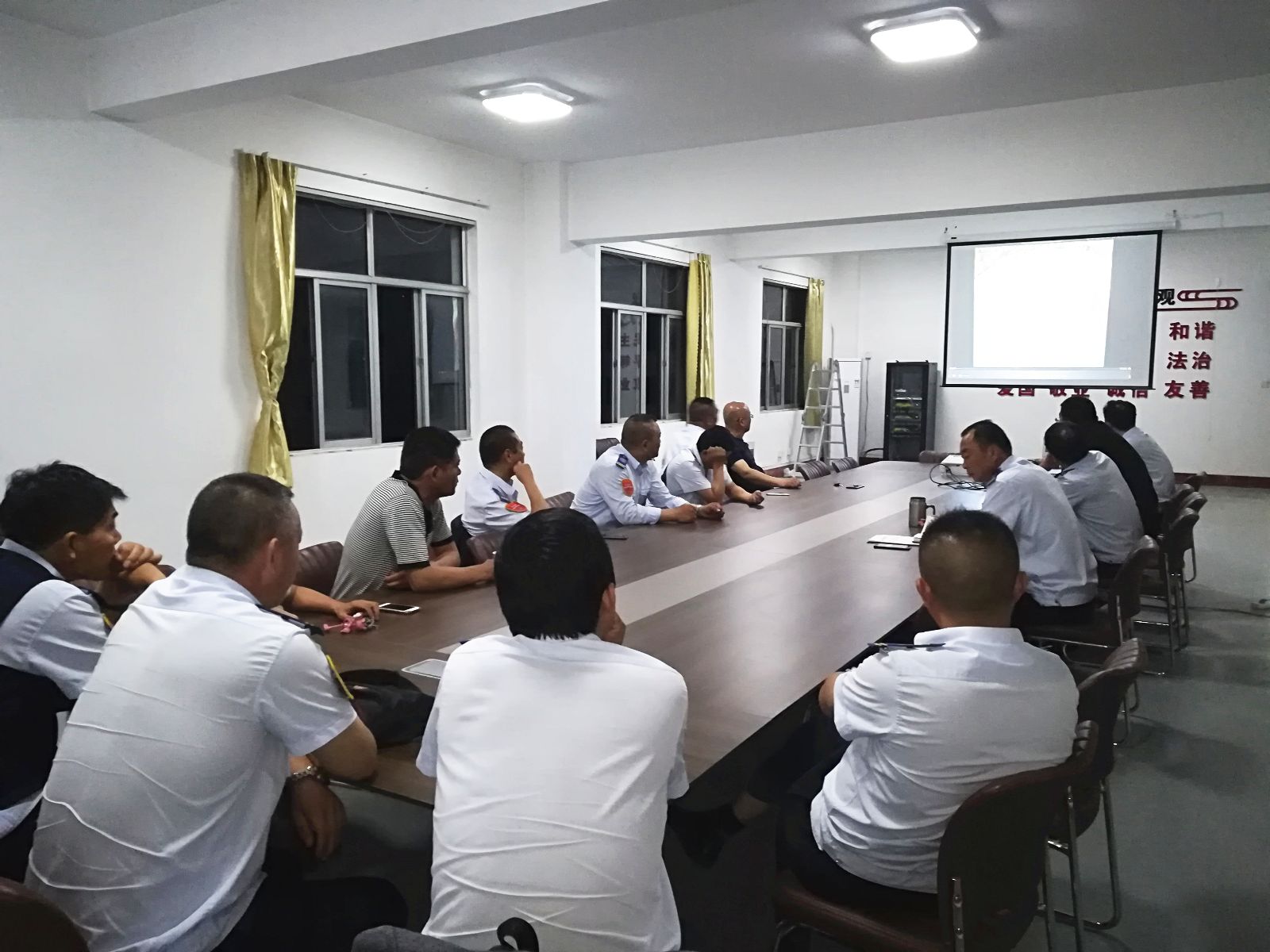 公交集團海通公交公司開展事故、違紀駕駛員安全專題教育分析會