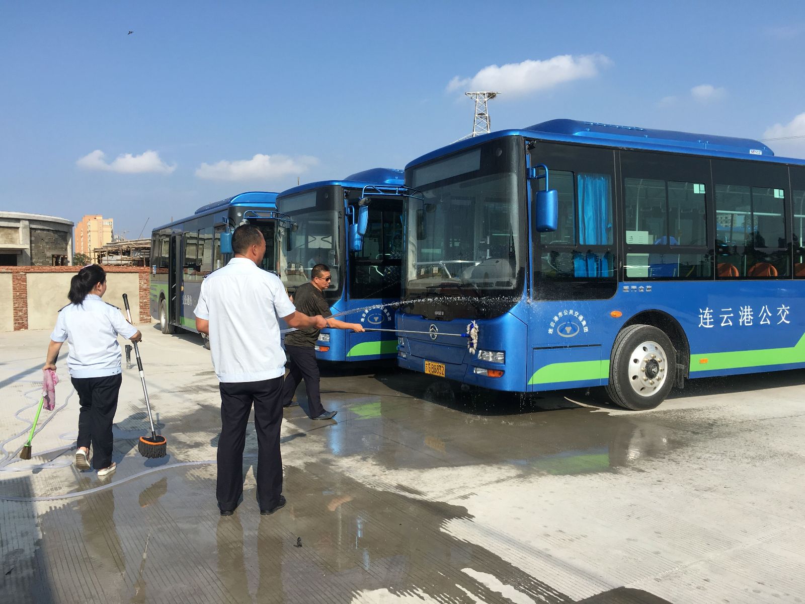 公交集團海通公交公司做好新車上線準備