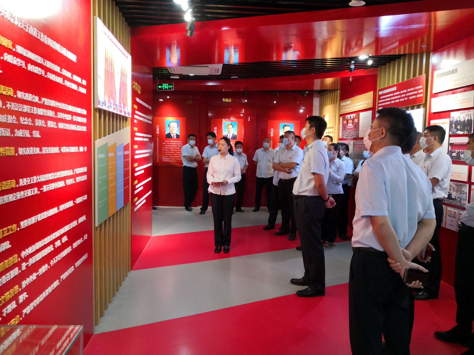 公交集團組織參觀東?？h“廉潤晶都”廉潔警示教育基地