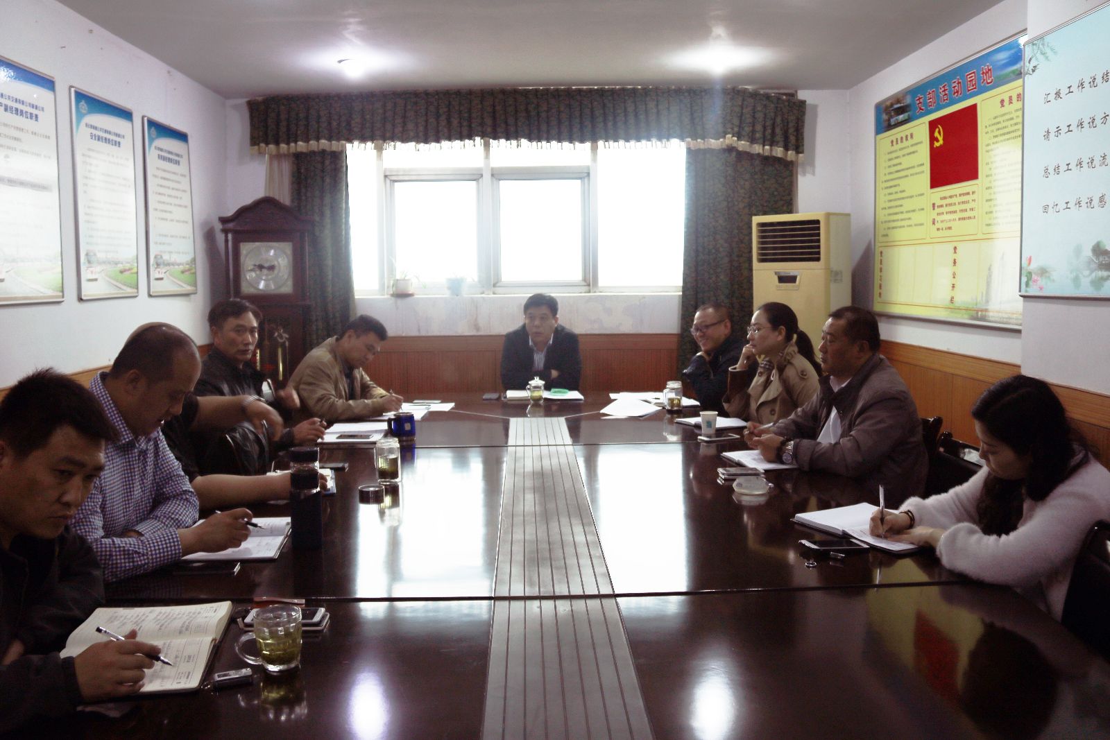 公交新浦公司啟動“服務規范隨手拍”活動助力文明城市創建