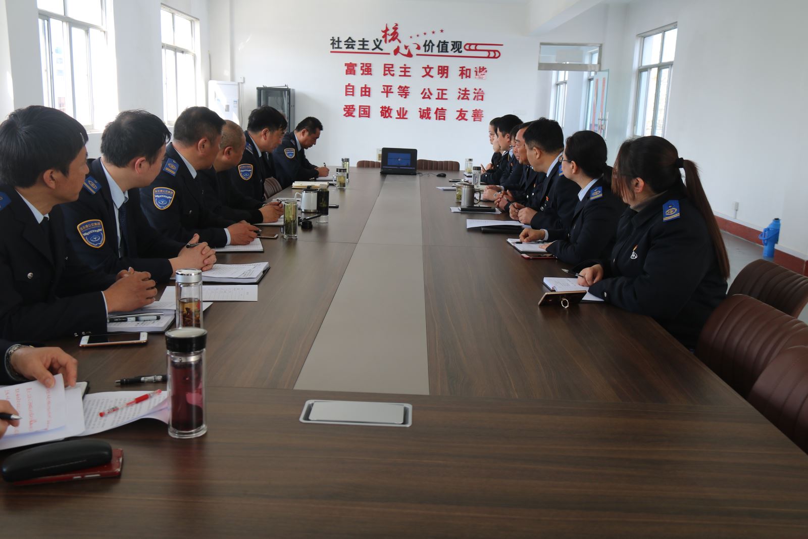 公交集團權屬單位組織觀看專題片《天安門》