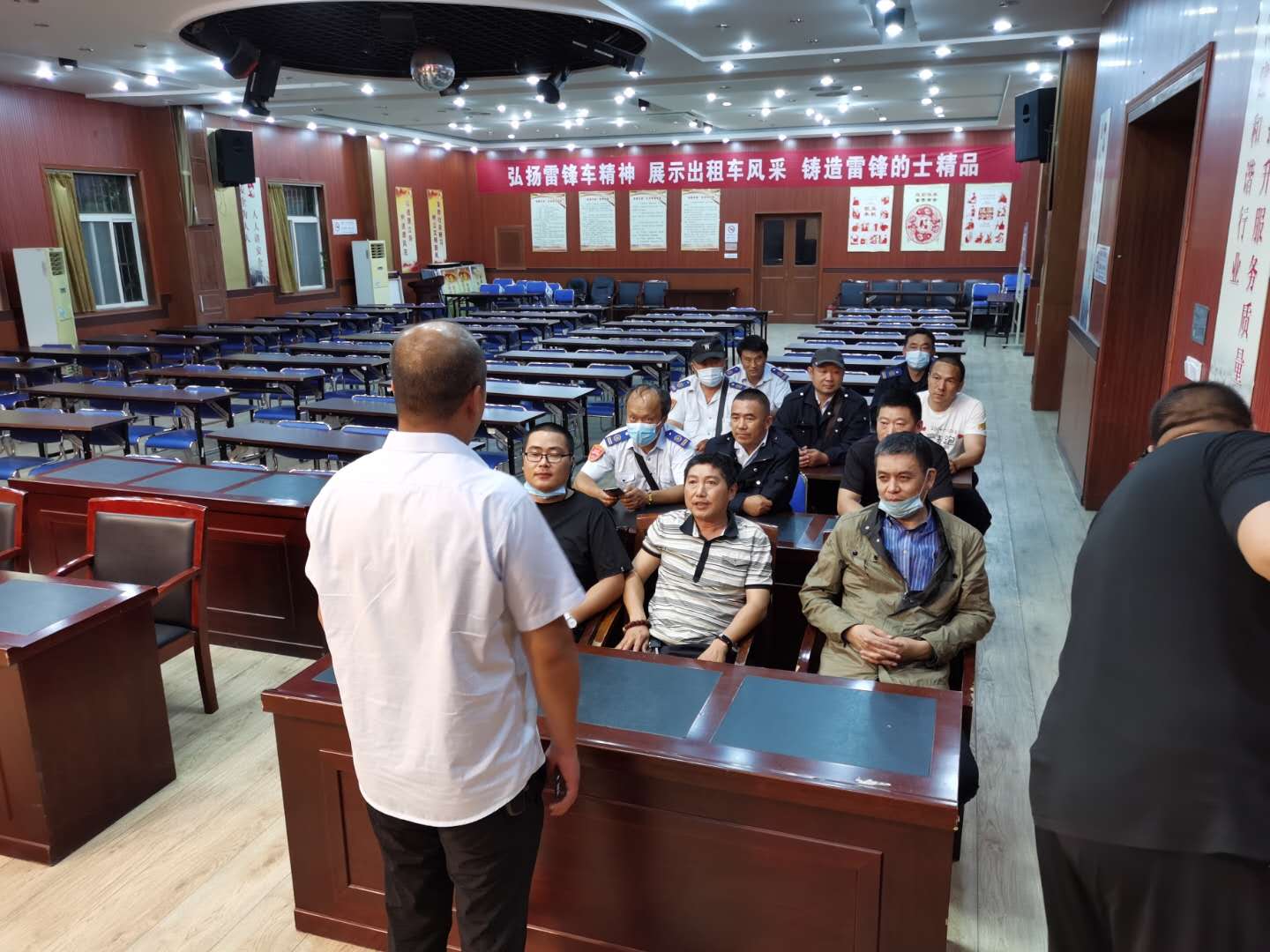 公交集團(tuán)公交事業(yè)一部召開安全警示教育會(huì)議