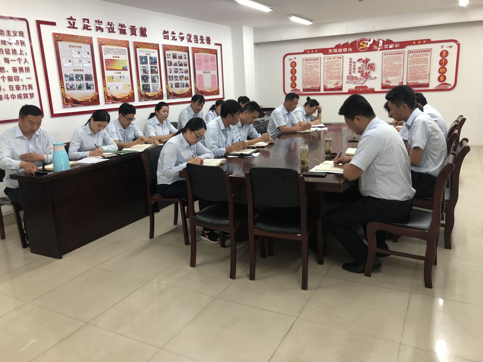 快速公交事業部學習習總書記《在企業家座談會上的講話》