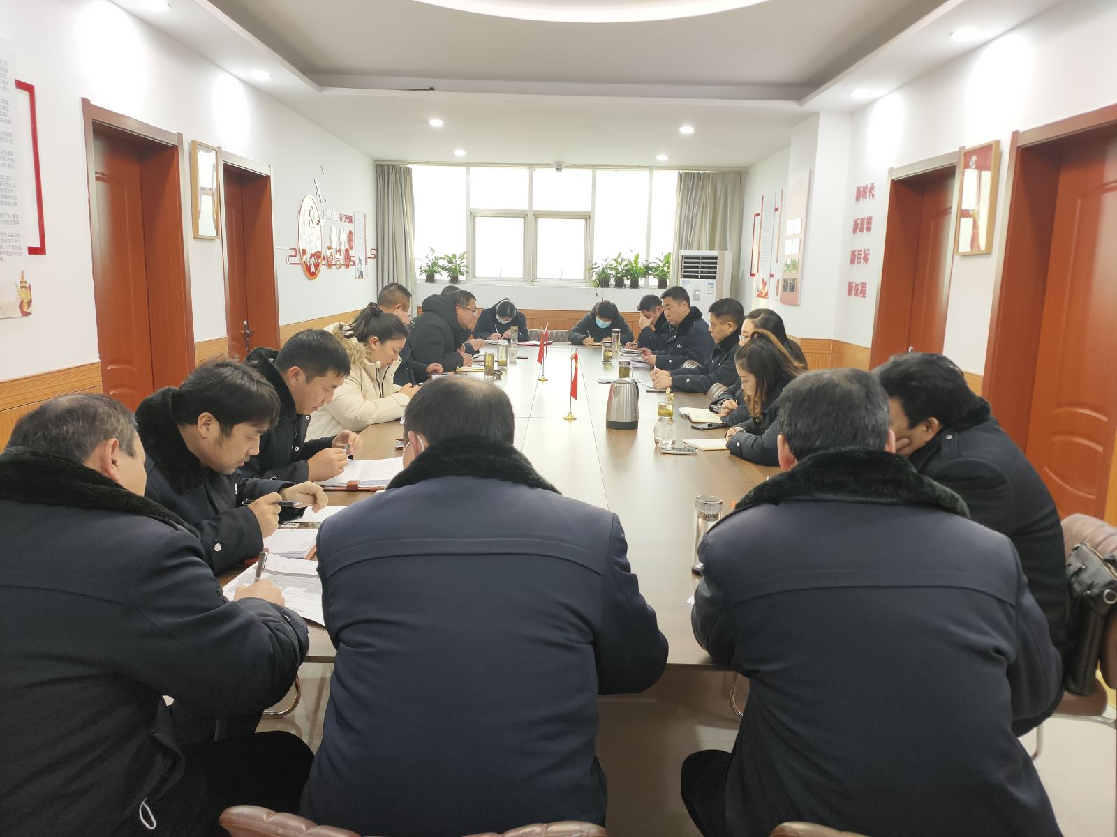 公交集團(tuán)公交事業(yè)一部召開惡劣天氣應(yīng)急預(yù)案啟動(dòng)總結(jié)分析會(huì)