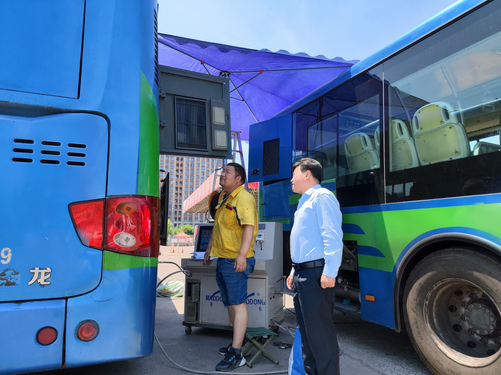 公交集團(tuán)快速公交事業(yè)部開展LNG車載氣瓶檢測工作