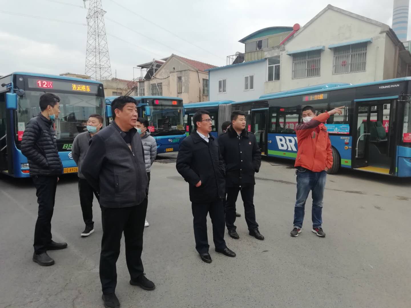公交集團領導班子至快速公交事業部海州站進行現場調研