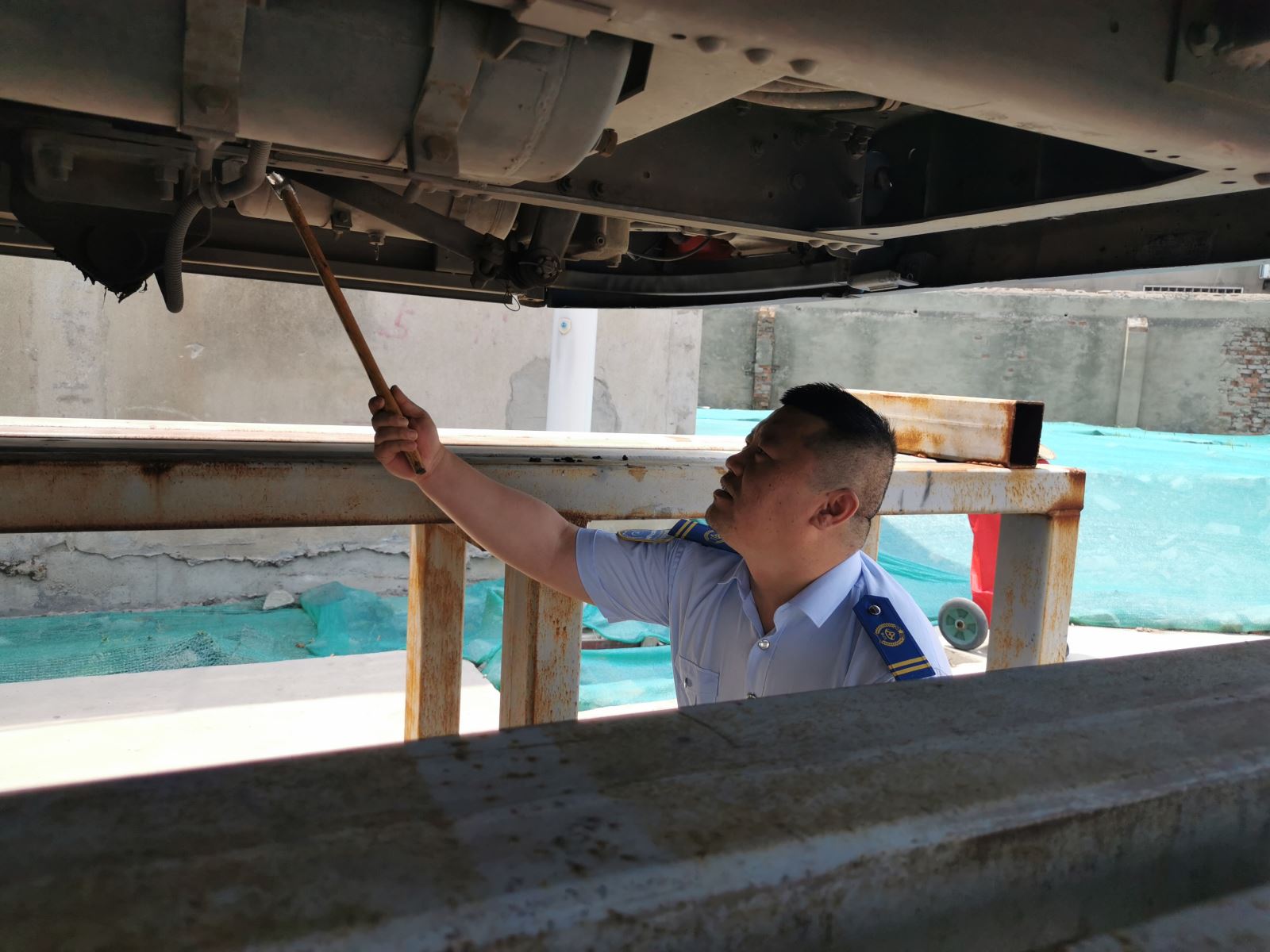 公交集團(tuán)公交事業(yè)一部開(kāi)展安全隱患排查 確保夏季安全生產(chǎn)