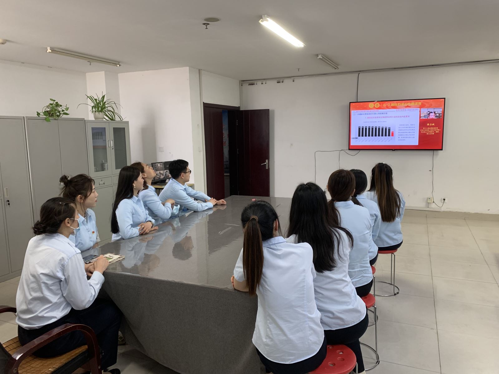 快速公交事業(yè)部組織觀看6.9國際檔案日專題講座