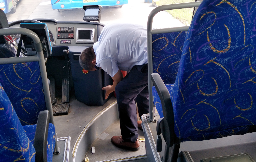 公交集團佳連公司積極行動 爭當創文工作志愿者