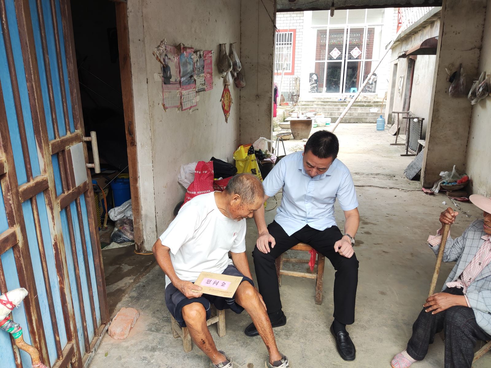 公交集團(tuán)踐行為群眾辦實(shí)事，持續(xù)做好“走千村訪萬戶”工作