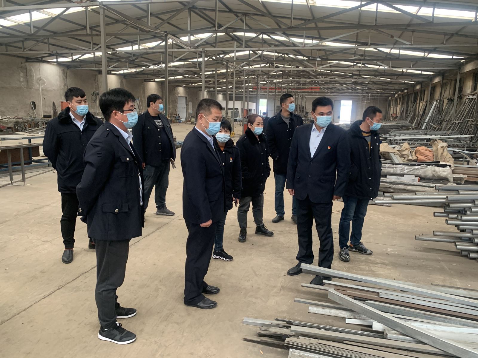 公交集團公交事業二部開展“黨建引領富民路，脫貧攻堅當先鋒”主題黨日活動