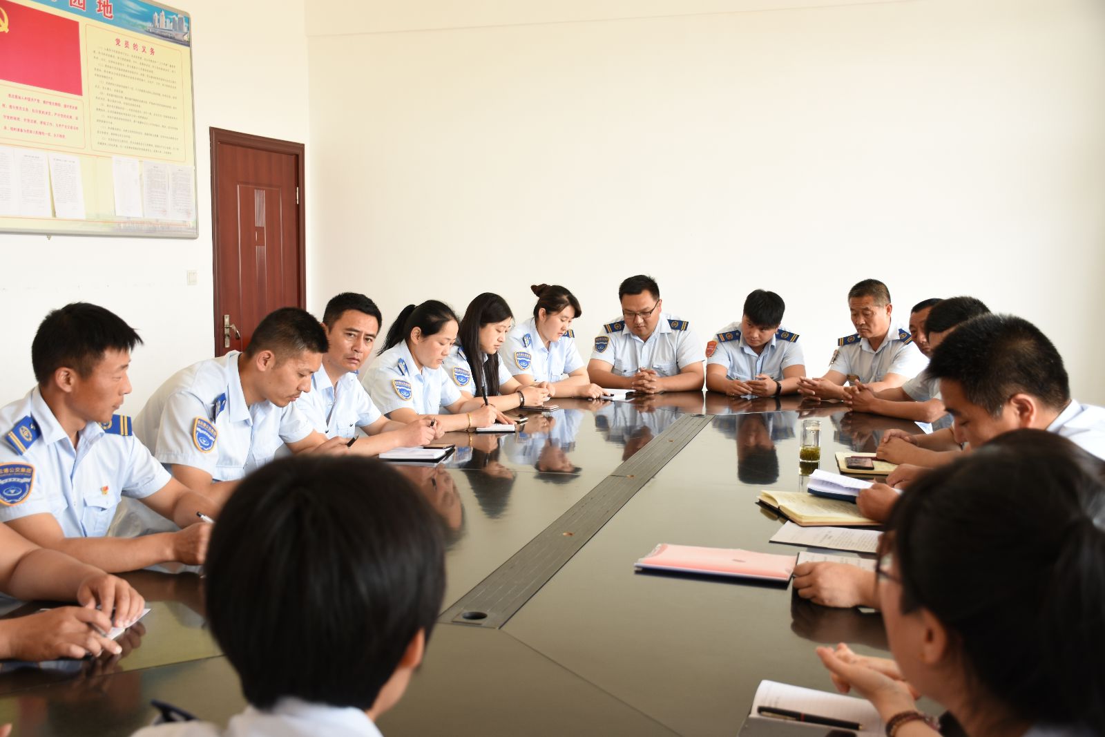 公交集團東部公司召開“我與企業共成長”討論會議