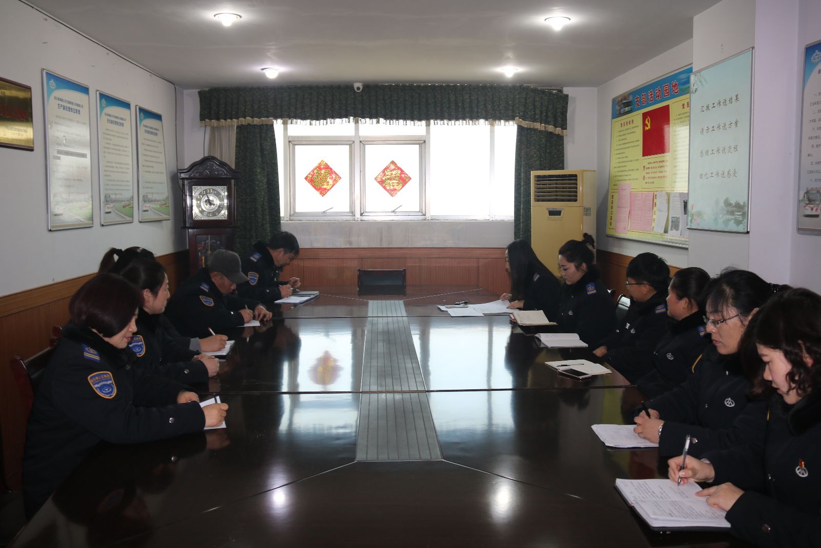 公交新浦公司組織學習《連云港市公交集團員工考勤及請休假管理規定》