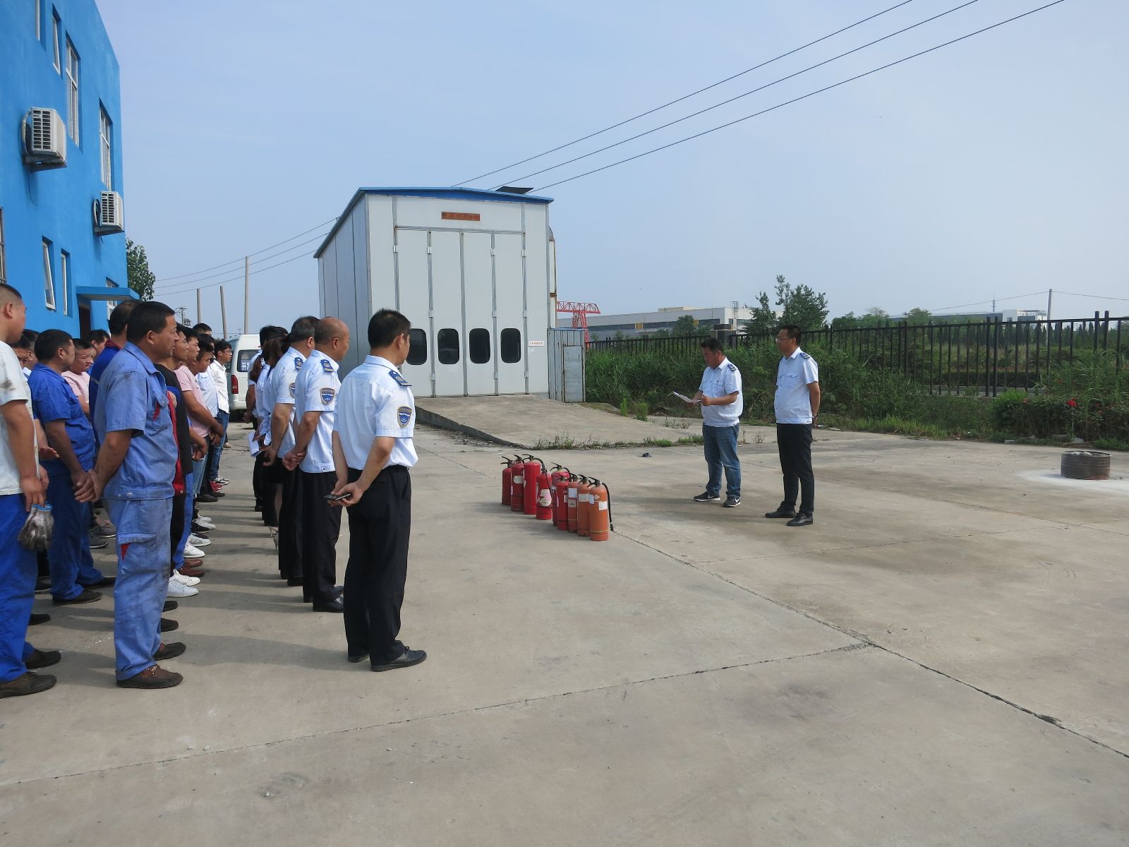 公交集團汽服公司開展消防知識培訓(xùn)及消防應(yīng)急演練活動