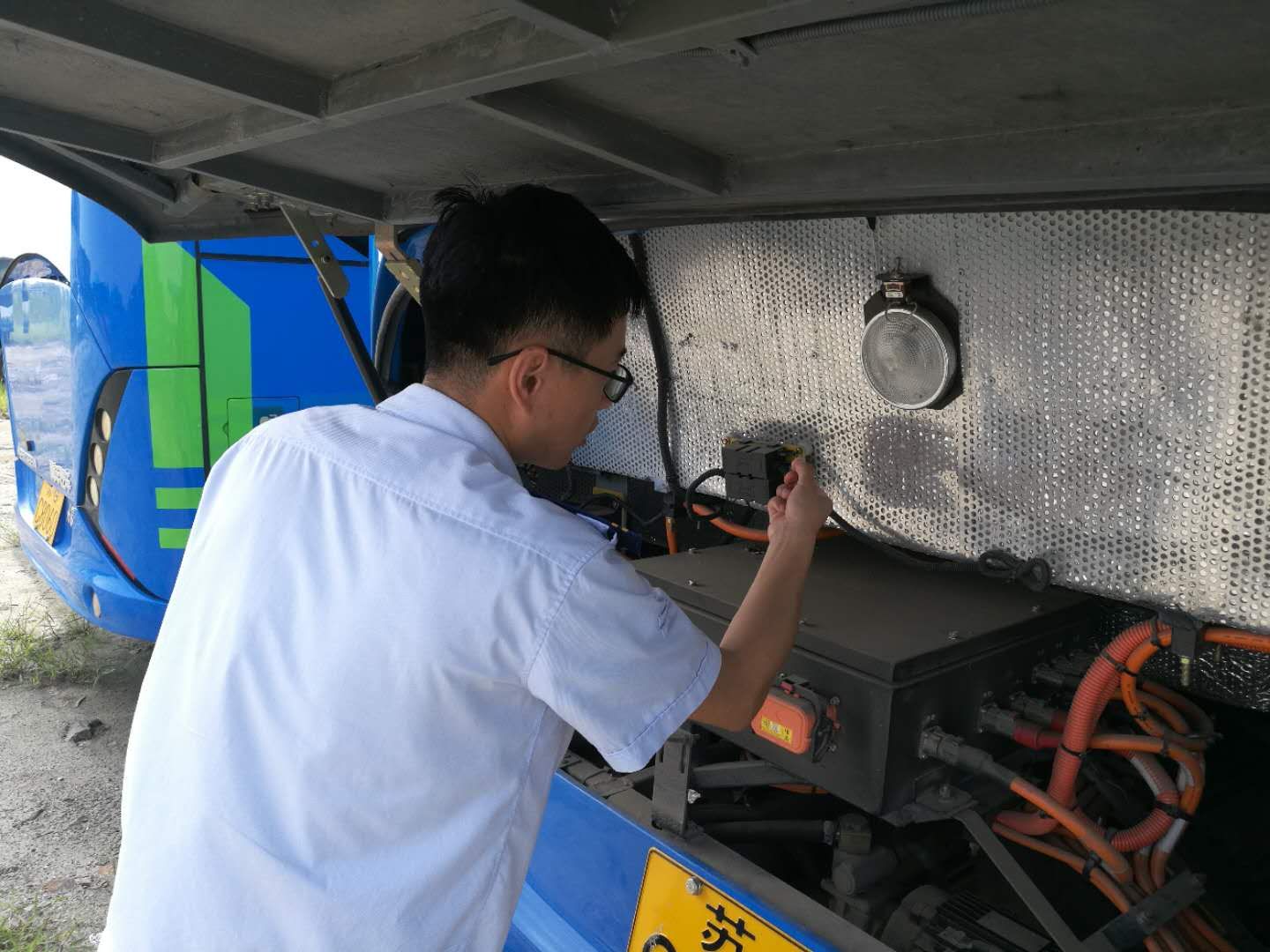 公交集團開展機務檢查確保開學季運營安全