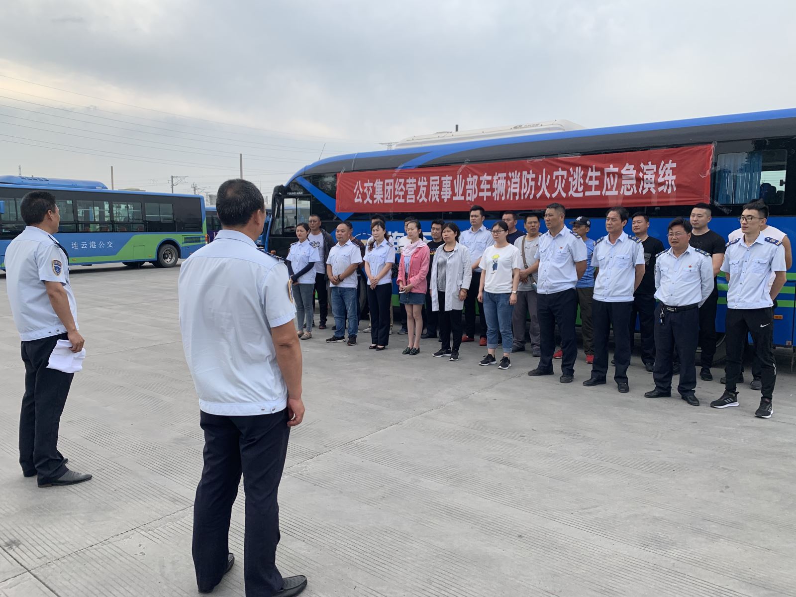 公交集團經營發展事業部開展車輛消防應急逃生演練工作