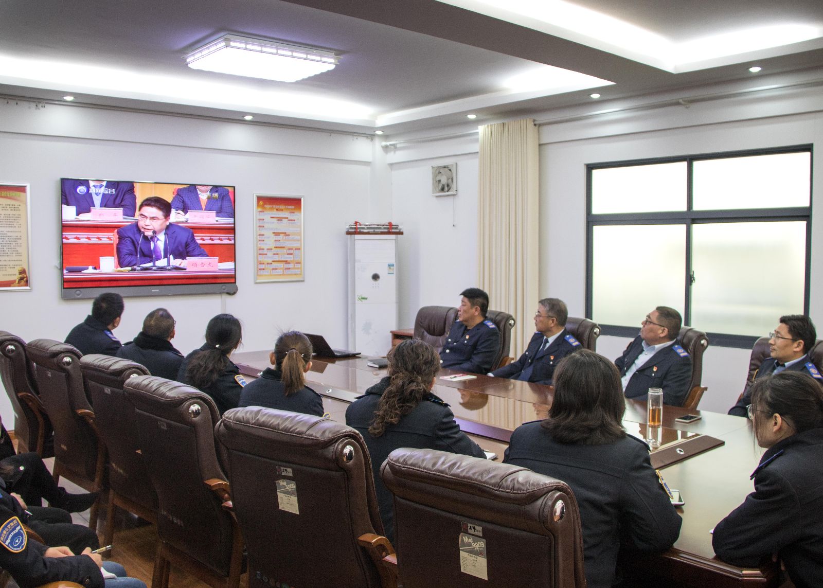 公交集團(tuán)組織員工收看全市“高質(zhì)發(fā)展、后發(fā)先至”動(dòng)員大會(huì)