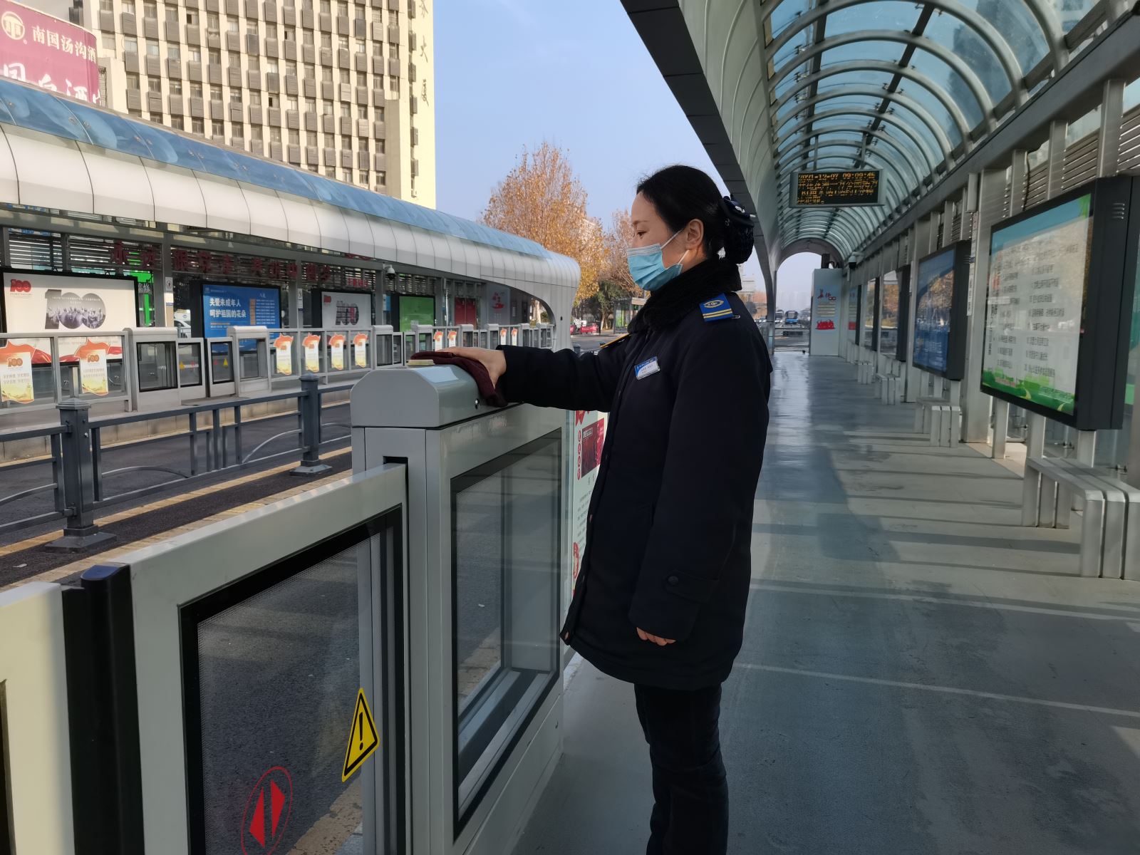 快速公交事業部站務員朱桂平歸還乘客丟失的乘車卡獲感謝